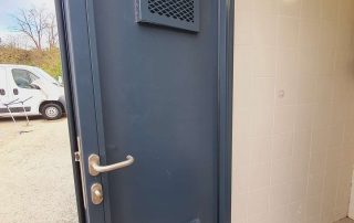 SM Hall porte pivot avec grille LP3 - MB Steel